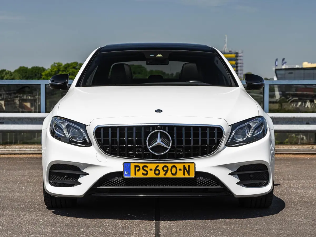 220 d AMG Line Night Edition Panoramadak Widescreen Sfeerverlichting Apple CarPlay Android Auto Camera Stoelverwarming LED