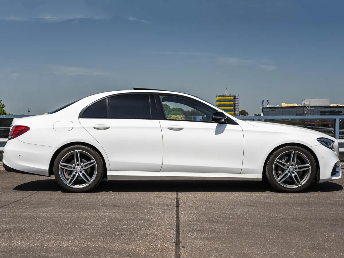 220 d AMG Line Night Edition Panoramadak Widescreen Sfeerverlichting Apple CarPlay Android Auto Camera Stoelverwarming LED