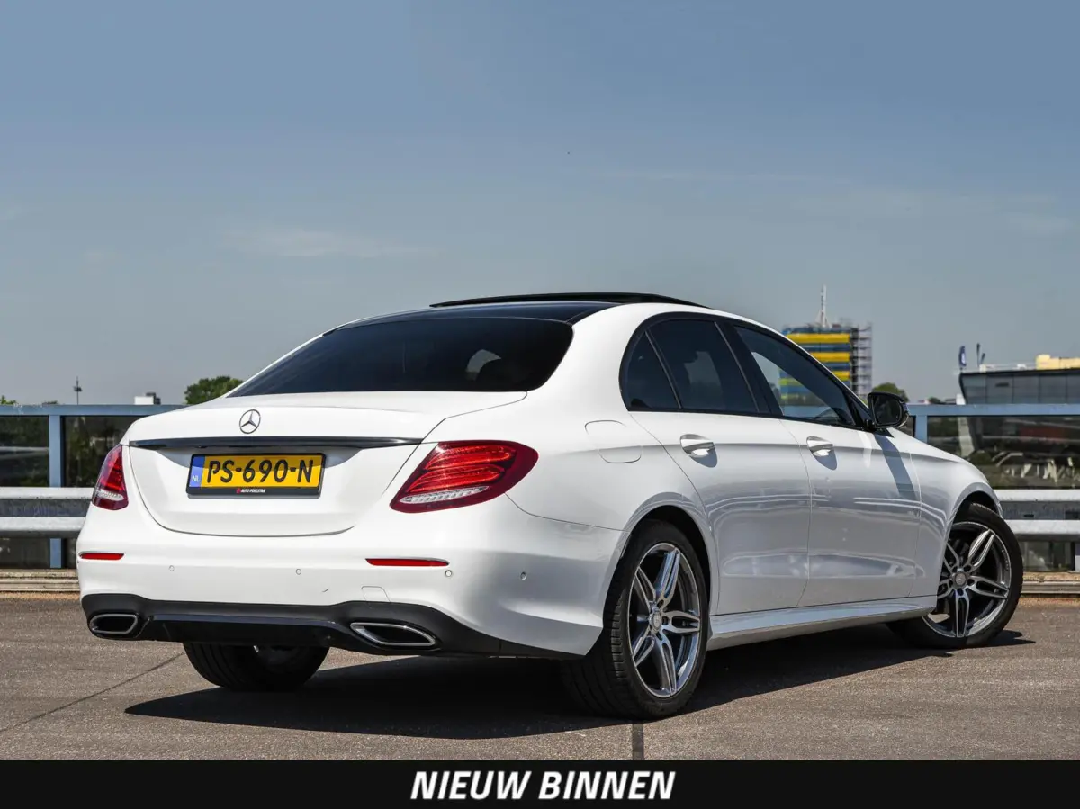 220 d AMG Line Night Edition Panoramadak Widescreen Sfeerverlichting Apple CarPlay Android Auto Camera Stoelverwarming LED