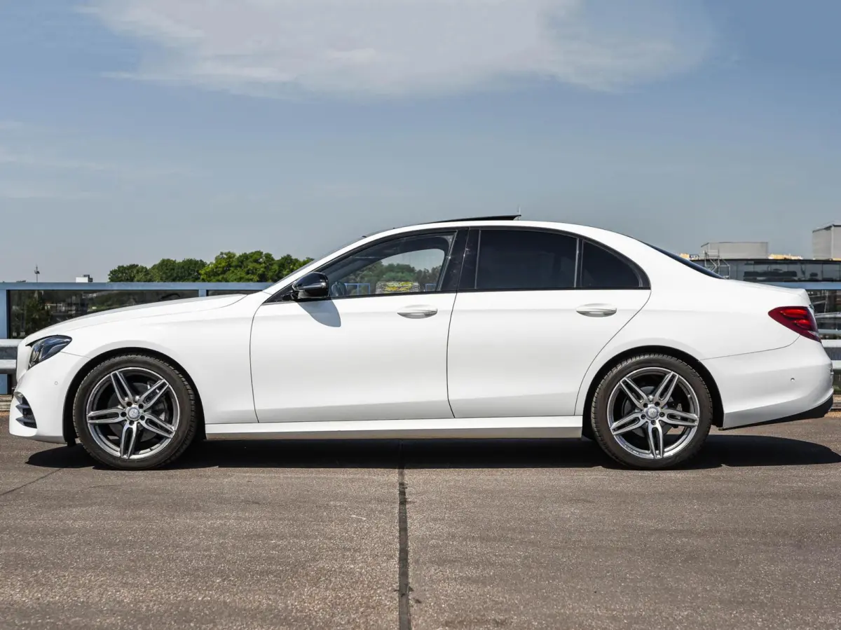 220 d AMG Line Night Edition Panoramadak Widescreen Sfeerverlichting Apple CarPlay Android Auto Camera Stoelverwarming LED
