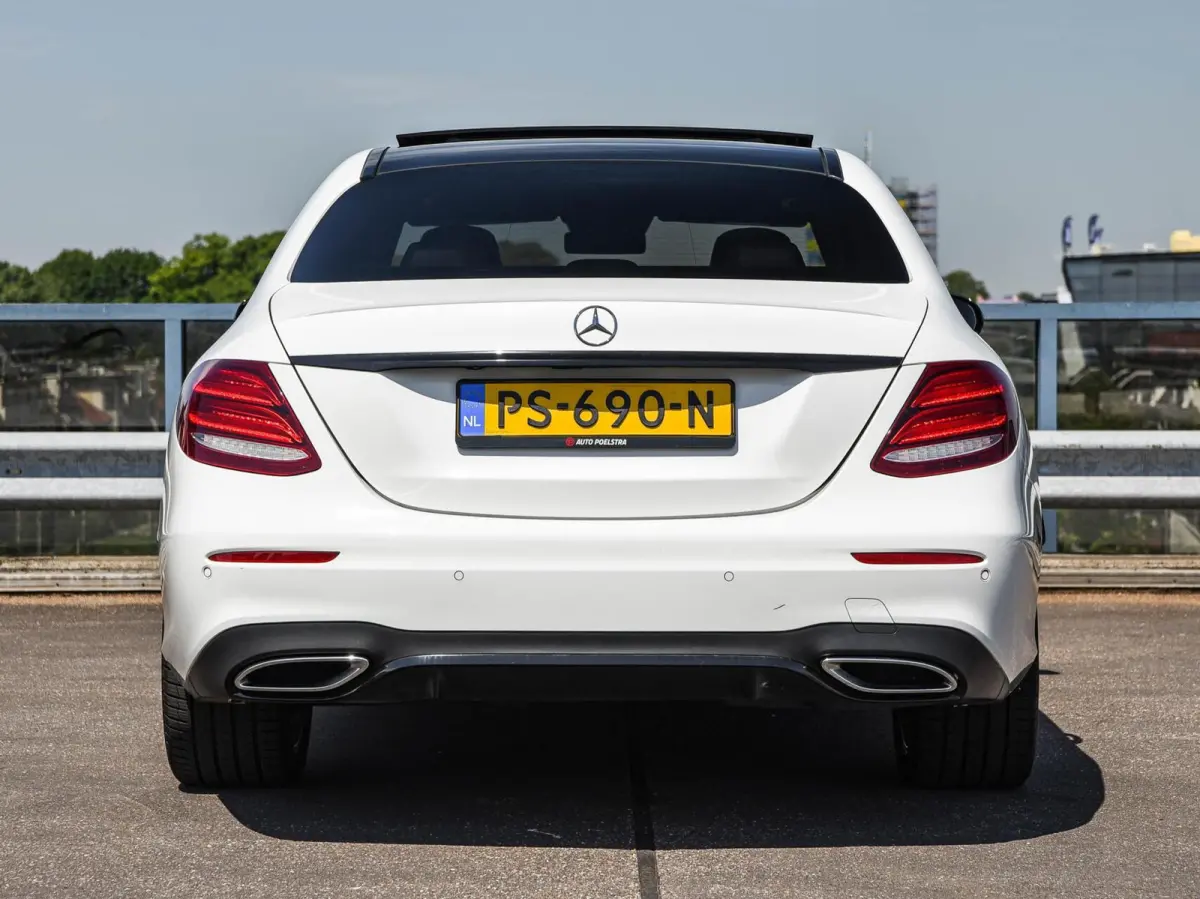 220 d AMG Line Night Edition Panoramadak Widescreen Sfeerverlichting Apple CarPlay Android Auto Camera Stoelverwarming LED