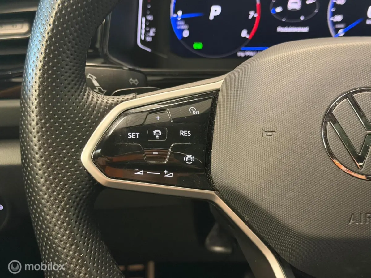 1.5 TSI 3x R-Line Panorama/Keyless/Black Style/Camera