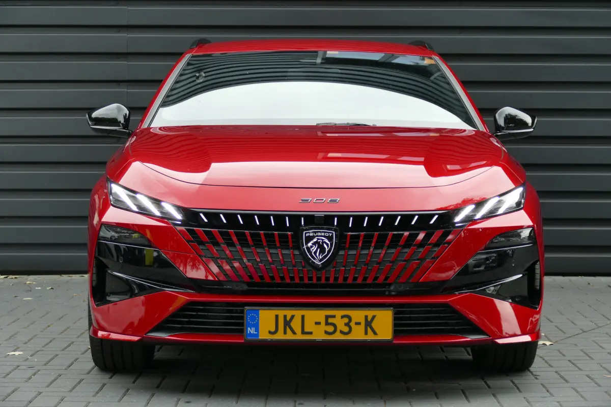 1.2 HYBRID 145PK GT AUTOMAAT / CAMERA V+A / KEYLESS / FULL-LED / 18"LMV / ELEKTR. ACHTERKLEP / NAVI / CLIMA / PDC / DAB / BLUETOOTH / ADAPT. CRUISECONTROL / 1E EIGENAAR / SCHITTERENDE STAAT 