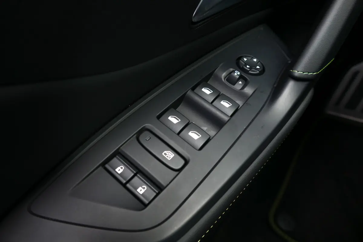 1.2 HYBRID 145PK GT AUTOMAAT / CAMERA V+A / KEYLESS / FULL-LED / 18"LMV / ELEKTR. ACHTERKLEP / NAVI / CLIMA / PDC / DAB / BLUETOOTH / ADAPT. CRUISECONTROL / 1E EIGENAAR / SCHITTERENDE STAAT 