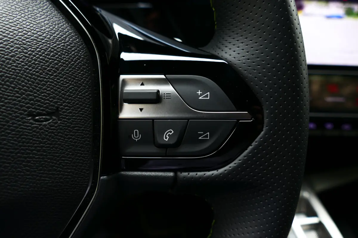 1.2 HYBRID 145PK GT AUTOMAAT / CAMERA V+A / KEYLESS / FULL-LED / 18"LMV / ELEKTR. ACHTERKLEP / NAVI / CLIMA / PDC / DAB / BLUETOOTH / ADAPT. CRUISECONTROL / 1E EIGENAAR / SCHITTERENDE STAAT 