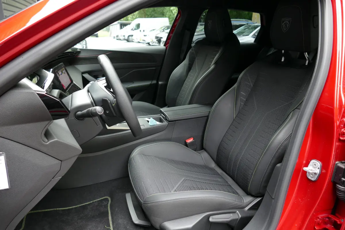 1.2 HYBRID 145PK GT AUTOMAAT / CAMERA V+A / KEYLESS / FULL-LED / 18"LMV / ELEKTR. ACHTERKLEP / NAVI / CLIMA / PDC / DAB / BLUETOOTH / ADAPT. CRUISECONTROL / 1E EIGENAAR / SCHITTERENDE STAAT 