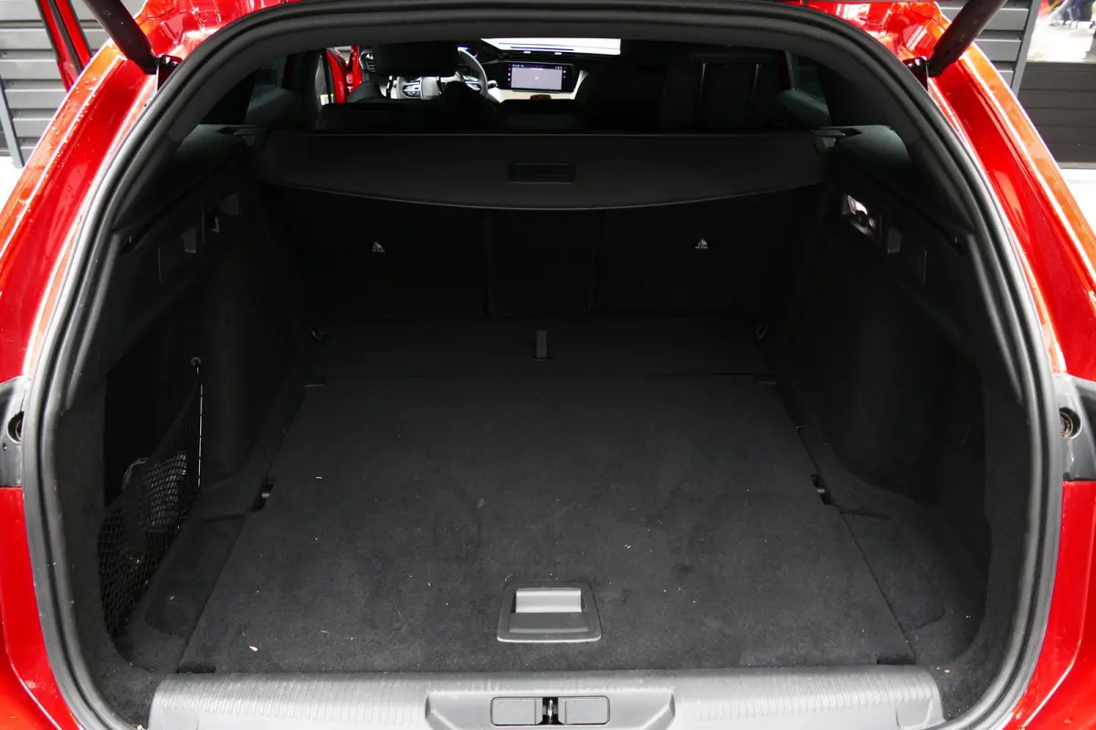 1.2 HYBRID 145PK GT AUTOMAAT / CAMERA V+A / KEYLESS / FULL-LED / 18"LMV / ELEKTR. ACHTERKLEP / NAVI / CLIMA / PDC / DAB / BLUETOOTH / ADAPT. CRUISECONTROL / 1E EIGENAAR / SCHITTERENDE STAAT 