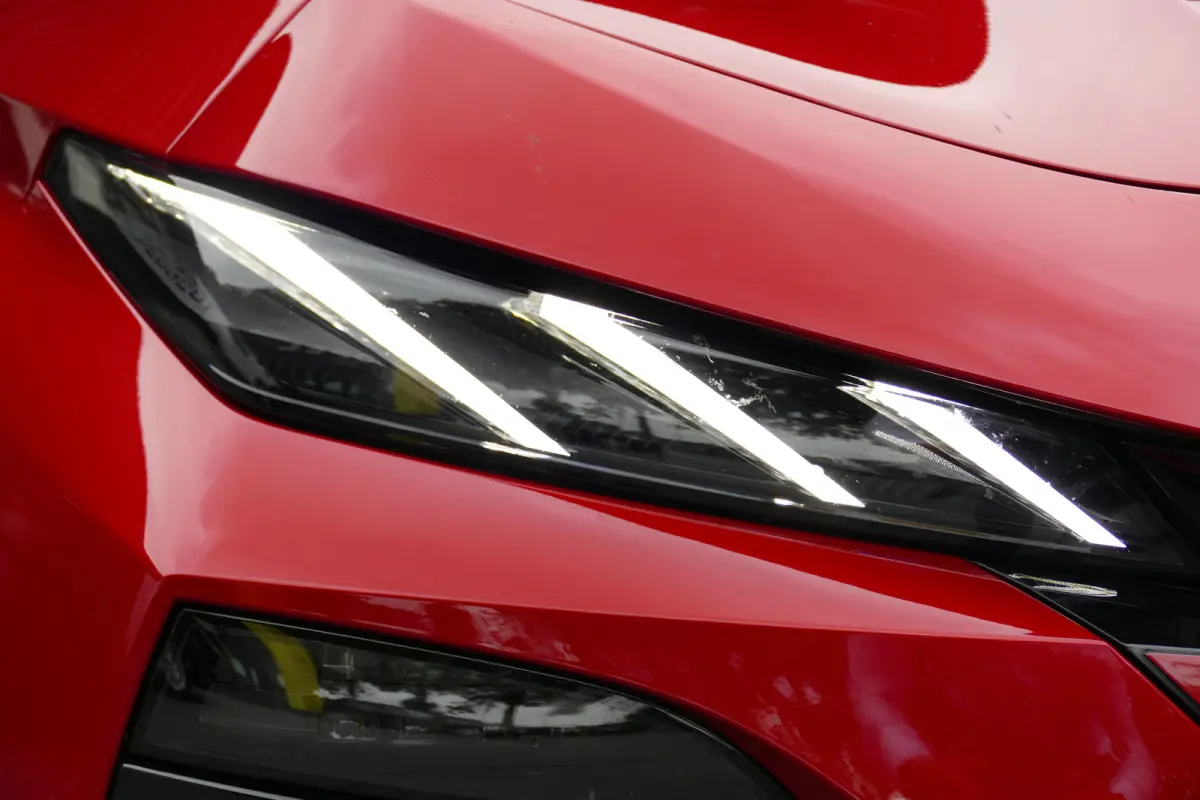 1.2 HYBRID 145PK GT AUTOMAAT / CAMERA V+A / KEYLESS / FULL-LED / 18"LMV / ELEKTR. ACHTERKLEP / NAVI / CLIMA / PDC / DAB / BLUETOOTH / ADAPT. CRUISECONTROL / 1E EIGENAAR / SCHITTERENDE STAAT 