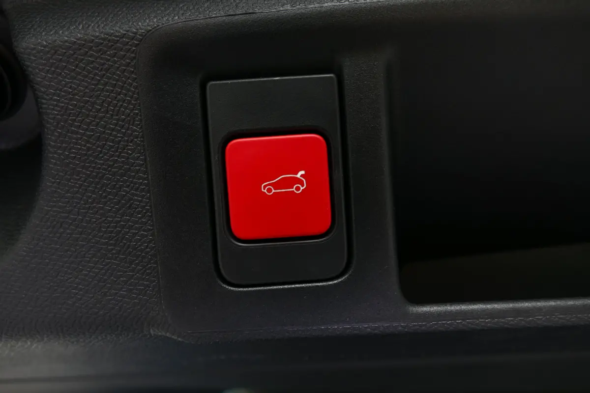 1.6 PLUG-IN HYBRID 195PK GT AUTOMAAT / CAMERA V+A / MASSAGESTOEL / KEYLESS / FULL-LED / 18"LMV / ELEKTR. ACHTERKLEP / 8 JAAR GARANTIE / WINTERPAKKET / ALCANTARA / NIEUW MODEL / NAVI / CLIMA 