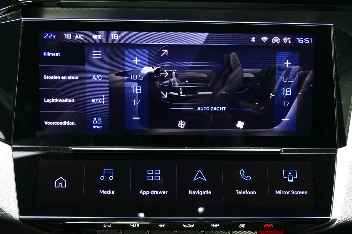 1.6 PLUG-IN HYBRID 195PK GT AUTOMAAT / CAMERA V+A / MASSAGESTOEL / KEYLESS / FULL-LED / 18"LMV / ELEKTR. ACHTERKLEP / 8 JAAR GARANTIE / WINTERPAKKET / ALCANTARA / NIEUW MODEL / NAVI / CLIMA 