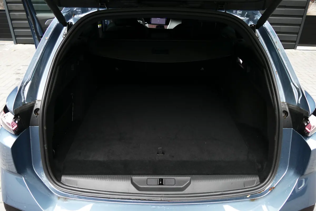1.6 PLUG-IN HYBRID 195PK GT AUTOMAAT / CAMERA V+A / MASSAGESTOEL / KEYLESS / FULL-LED / 18"LMV / ELEKTR. ACHTERKLEP / 8 JAAR GARANTIE / WINTERPAKKET / ALCANTARA / NIEUW MODEL / NAVI / CLIMA 