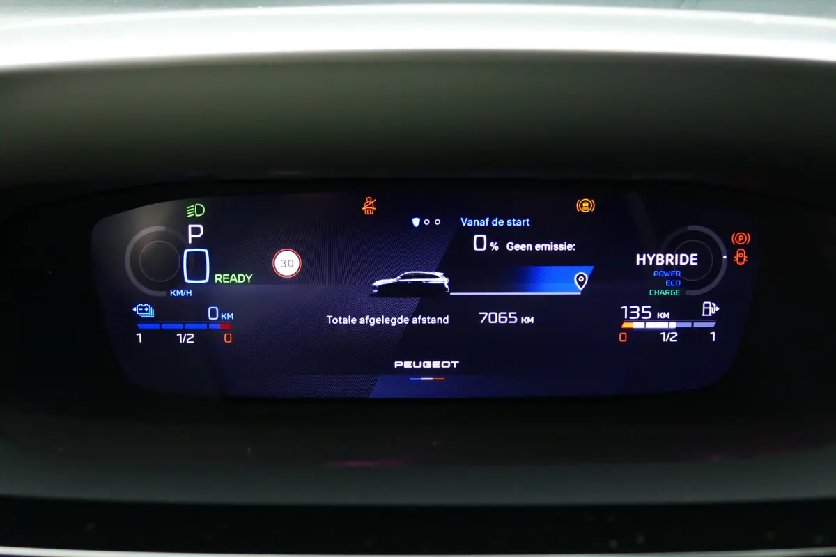 1.6 PLUG-IN HYBRID 195PK GT AUTOMAAT / CAMERA V+A / MASSAGESTOEL / KEYLESS / FULL-LED / 18"LMV / ELEKTR. ACHTERKLEP / 8 JAAR GARANTIE / WINTERPAKKET / ALCANTARA / NIEUW MODEL / NAVI / CLIMA 