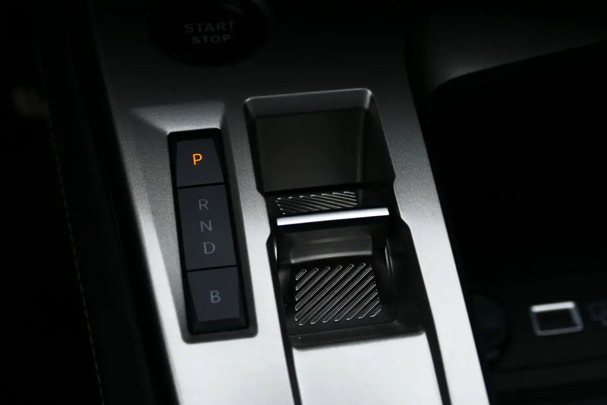 1.6 PLUG-IN HYBRID 195PK GT AUTOMAAT / CAMERA V+A / MASSAGESTOEL / KEYLESS / FULL-LED / 18"LMV / ELEKTR. ACHTERKLEP / 8 JAAR GARANTIE / WINTERPAKKET / ALCANTARA / NIEUW MODEL / NAVI / CLIMA 