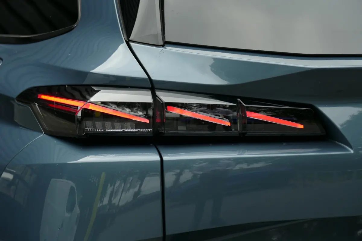 1.6 PLUG-IN HYBRID 195PK GT AUTOMAAT / CAMERA V+A / MASSAGESTOEL / KEYLESS / FULL-LED / 18"LMV / ELEKTR. ACHTERKLEP / 8 JAAR GARANTIE / WINTERPAKKET / ALCANTARA / NIEUW MODEL / NAVI / CLIMA 