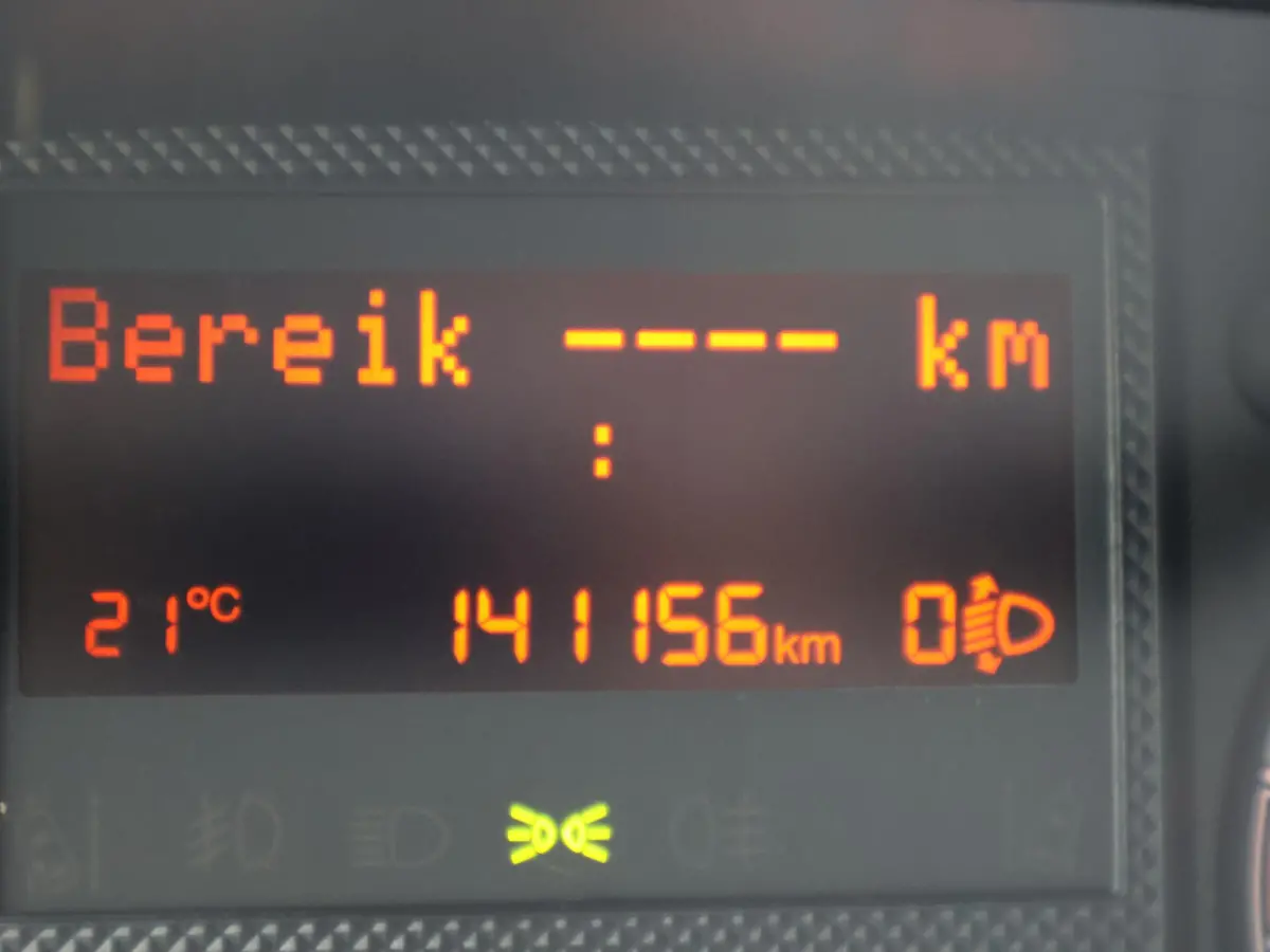 2.2D 140 PK L4 MEUBELBAK + LAADKLEP | CRUISE | AIRCO | 420 CM LAADBAK