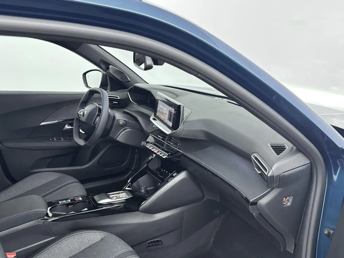1.2 Hybrid 145 Allure | Voorraad deal | Dodehoekdetectie | Navigatie | Camera | Keyless entry |