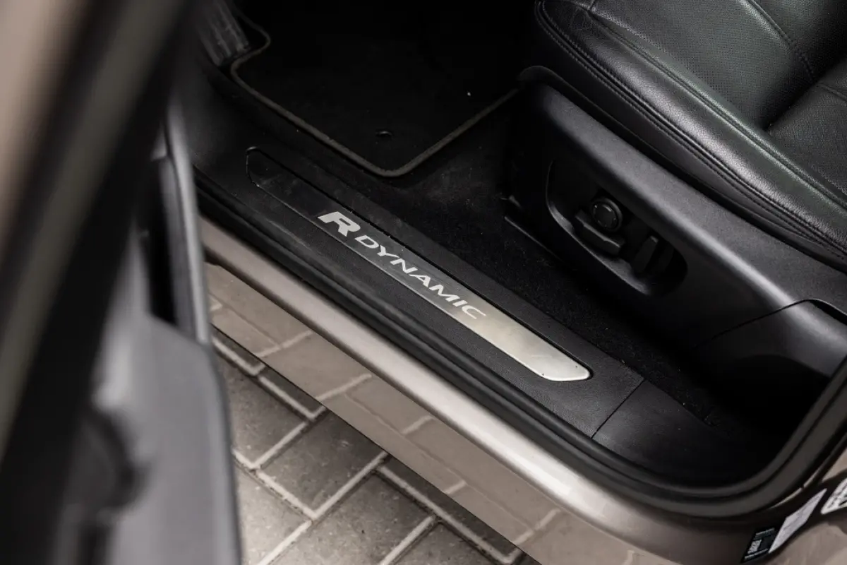 1.5 P300e AWD R-Dynamic HSE