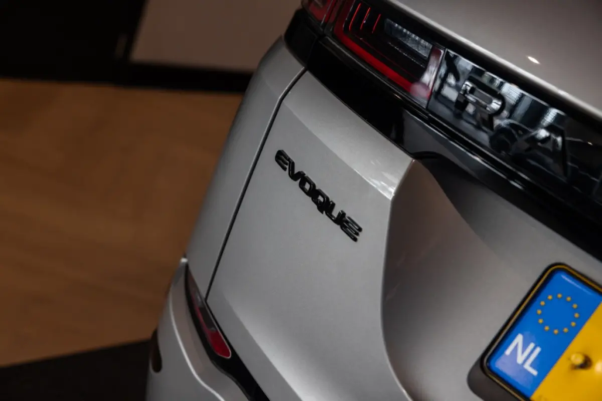 1.5 P300e AWD R-Dynamic HSE
