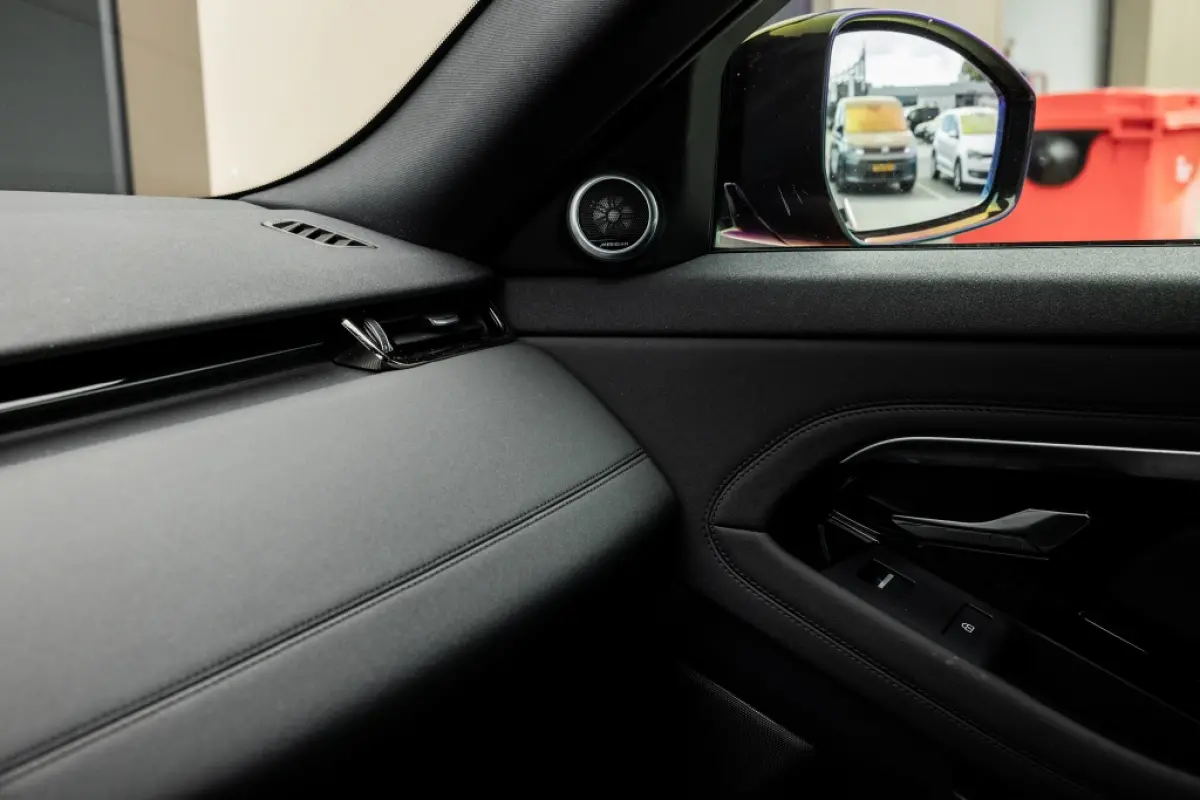 1.5 P300e AWD R-Dynamic HSE