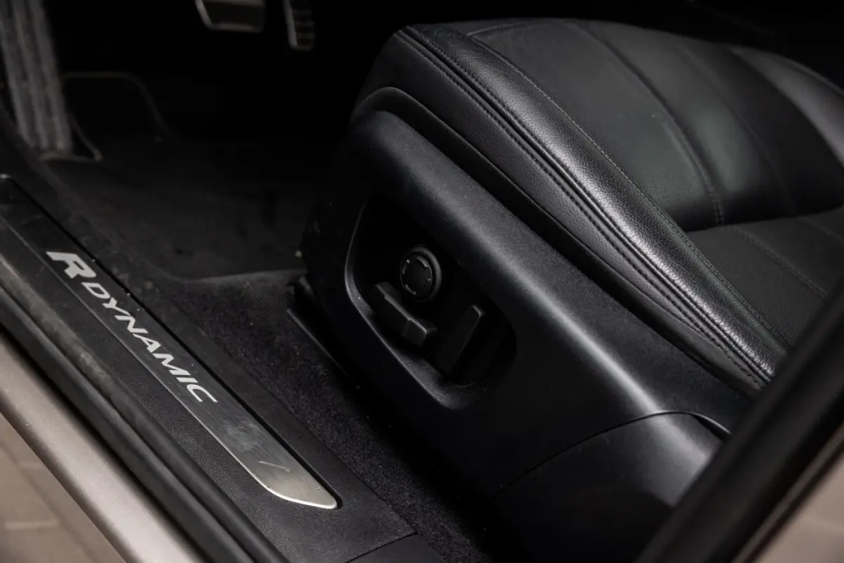1.5 P300e AWD R-Dynamic HSE