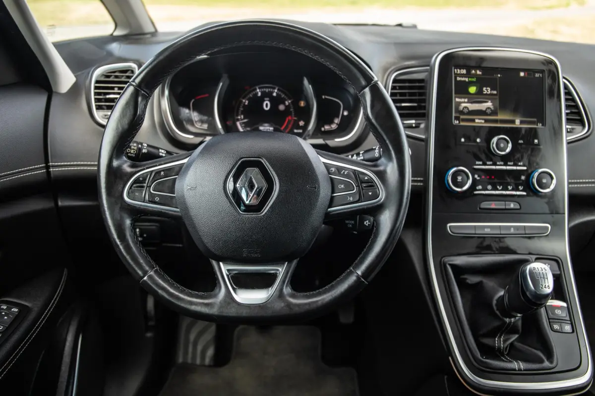 1.3 TCe Intens CARPLAY / CRUISE CONTROLE / LED / CLIMATE CONTROLE
