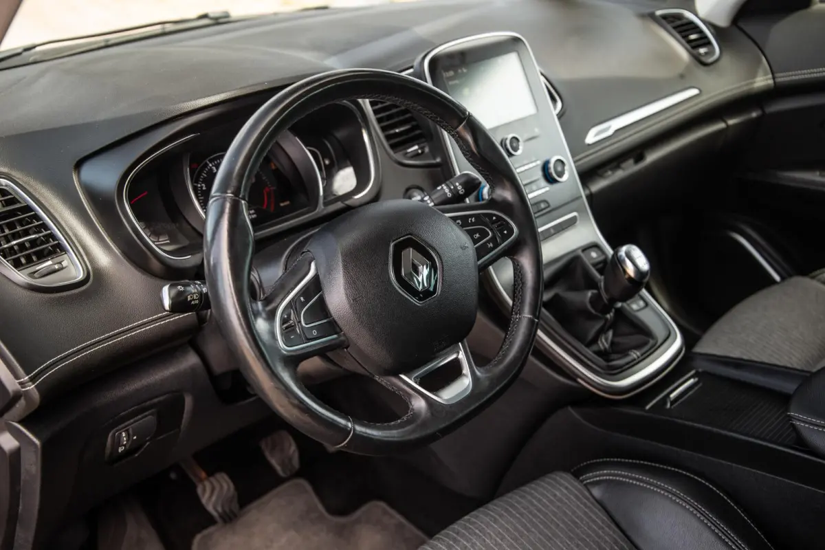 1.3 TCe Intens CARPLAY / CRUISE CONTROLE / LED / CLIMATE CONTROLE