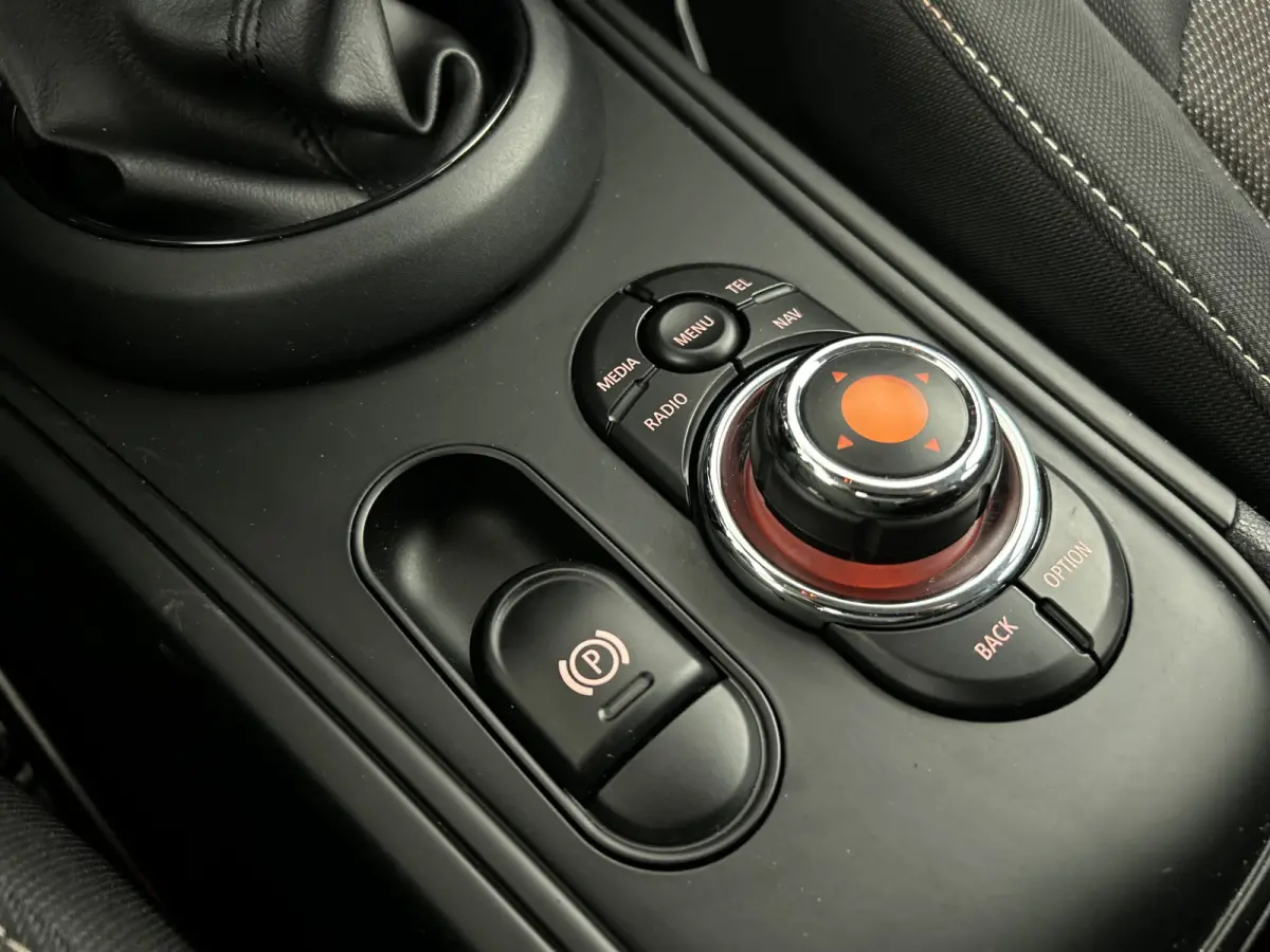 Mini 1.5 136 PK Cooper Salt Climate/Navi/Park.sens V/A/LED