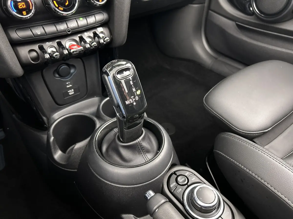 Mini 1.5 Camden/Leder/Carplay/LED/Clima/Navi
