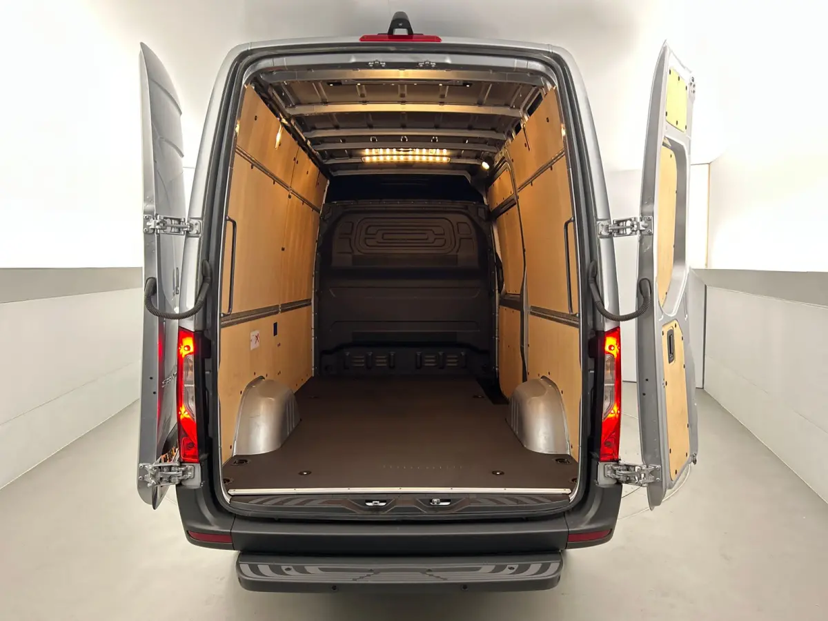 317 1.9 CDI L2H2 RWD AUT | NW model | LED | NAV |