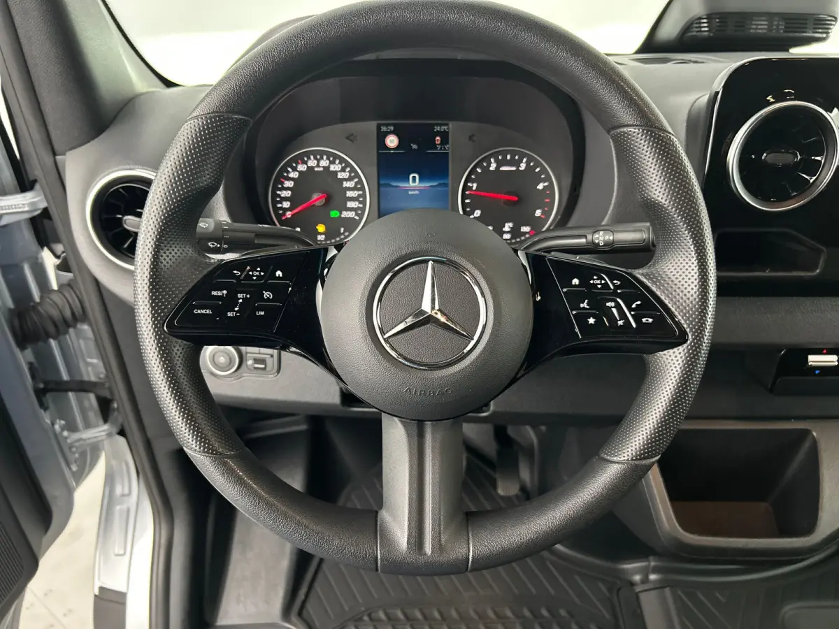 317 1.9 CDI L2H2 RWD AUT | NW model | LED | NAV |