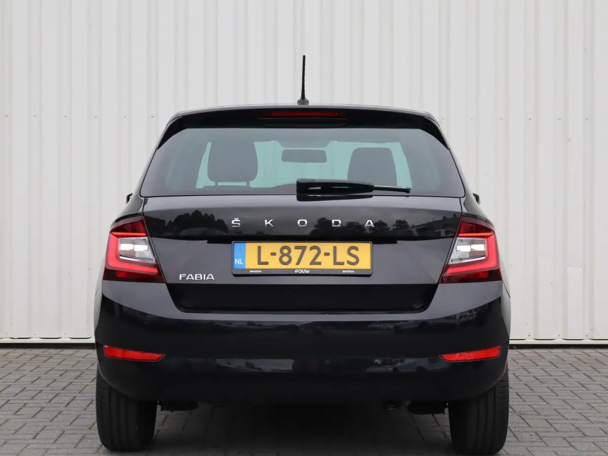 1.0 TSI 95pk Ambition | Parkeersensoren | Apple Carplay / Android Auto | DAB Radio | Airco