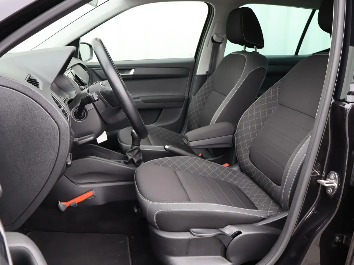 1.0 TSI 95pk Ambition | Parkeersensoren | Apple Carplay / Android Auto | DAB Radio | Airco