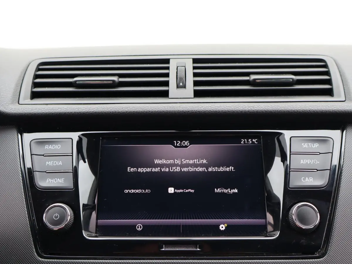1.0 TSI 95pk Ambition | Parkeersensoren | Apple Carplay / Android Auto | DAB Radio | Airco
