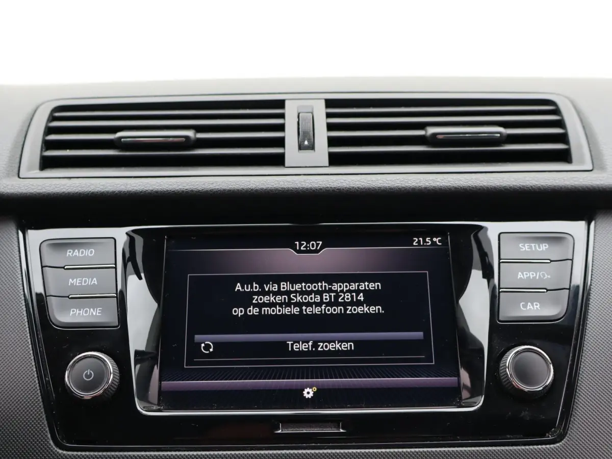 1.0 TSI 95pk Ambition | Parkeersensoren | Apple Carplay / Android Auto | DAB Radio | Airco