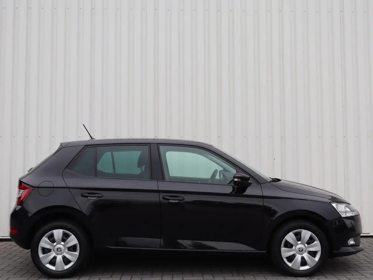 1.0 TSI 95pk Ambition | Parkeersensoren | Apple Carplay / Android Auto | DAB Radio | Airco