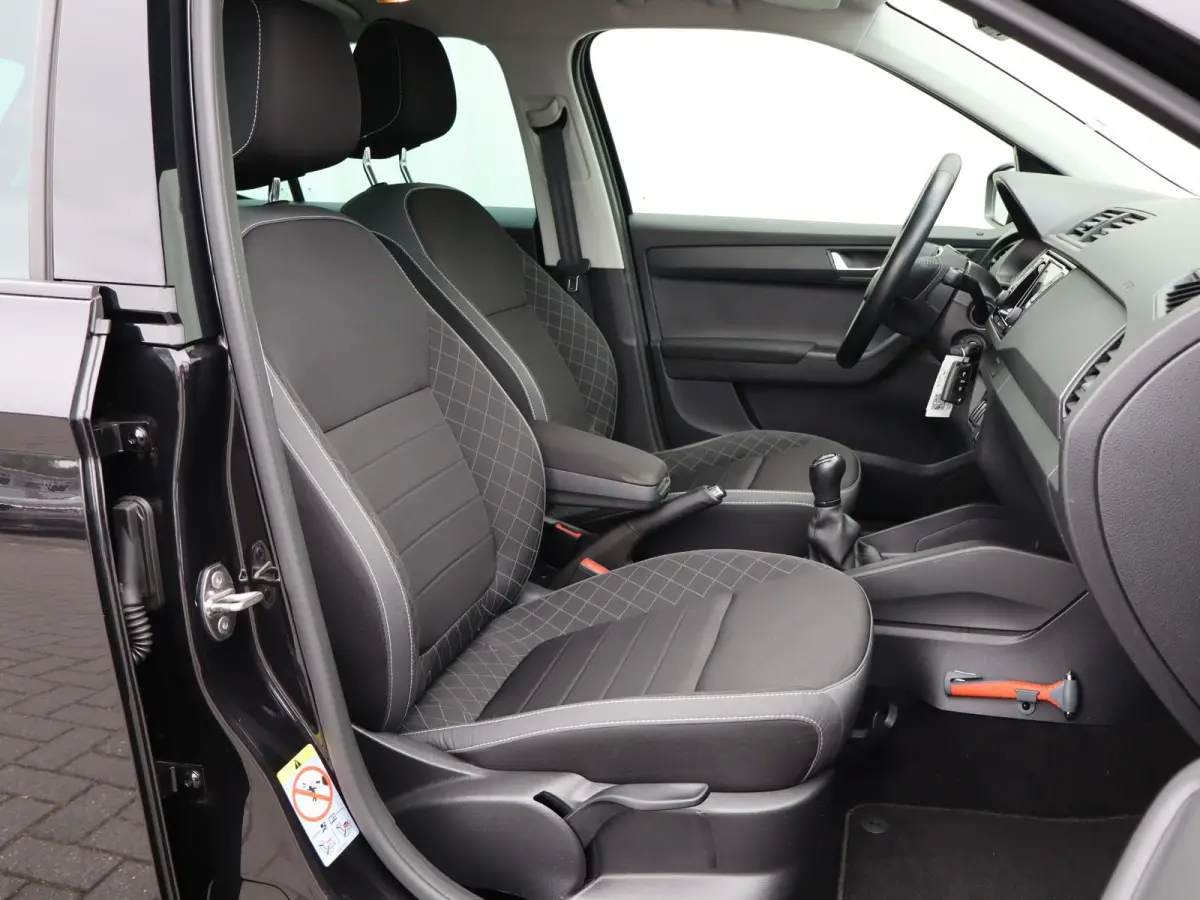 1.0 TSI 95pk Ambition | Parkeersensoren | Apple Carplay / Android Auto | DAB Radio | Airco