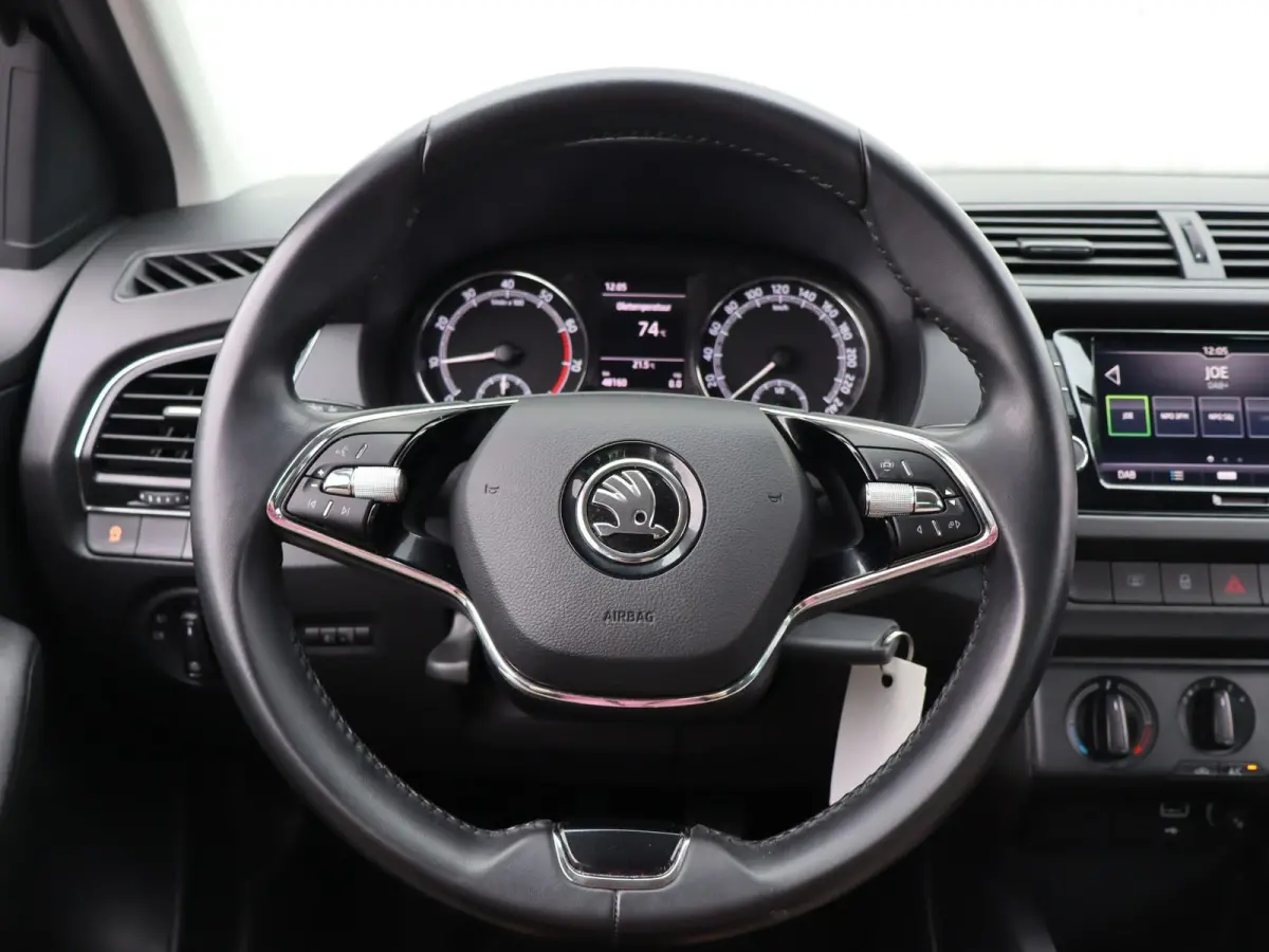 1.0 TSI 95pk Ambition | Parkeersensoren | Apple Carplay / Android Auto | DAB Radio | Airco