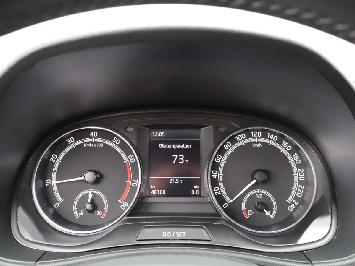 1.0 TSI 95pk Ambition | Parkeersensoren | Apple Carplay / Android Auto | DAB Radio | Airco