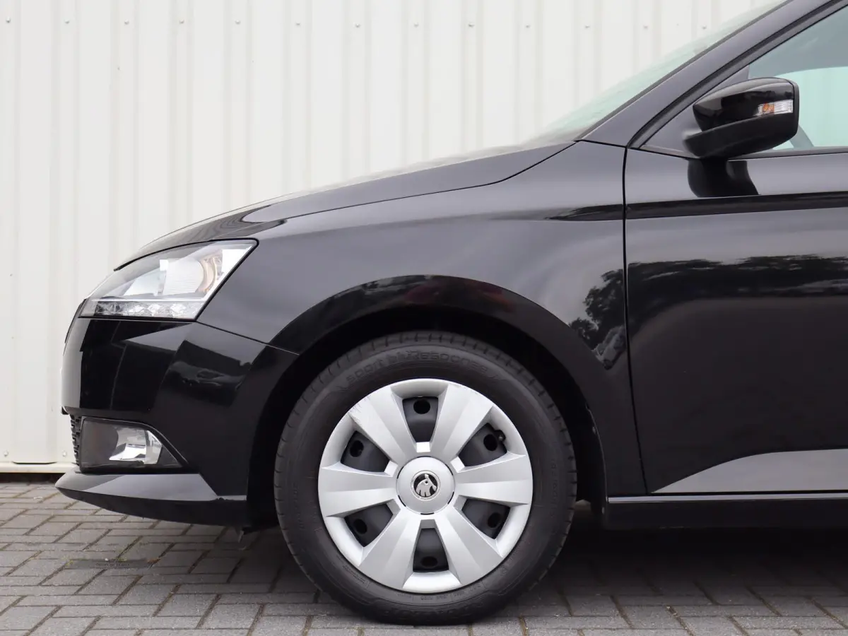 1.0 TSI 95pk Ambition | Parkeersensoren | Apple Carplay / Android Auto | DAB Radio | Airco