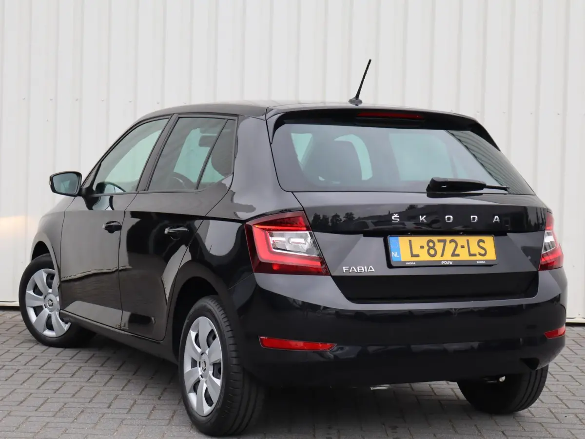 1.0 TSI 95pk Ambition | Parkeersensoren | Apple Carplay / Android Auto | DAB Radio | Airco