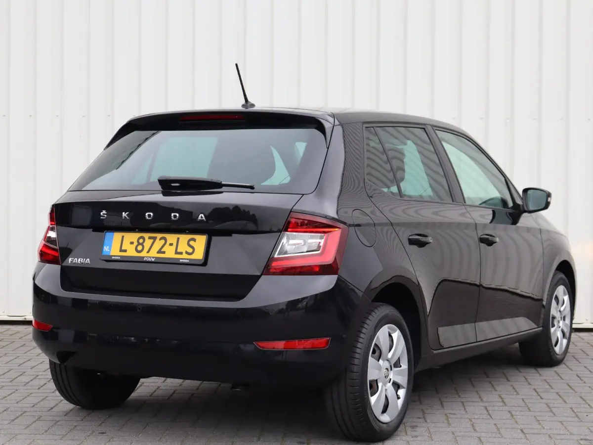 1.0 TSI 95pk Ambition | Parkeersensoren | Apple Carplay / Android Auto | DAB Radio | Airco