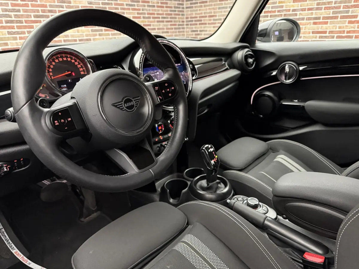 S 2.0 Premium Garantie tot 11-2027 | Dealer | Camera | Stoelverwarming