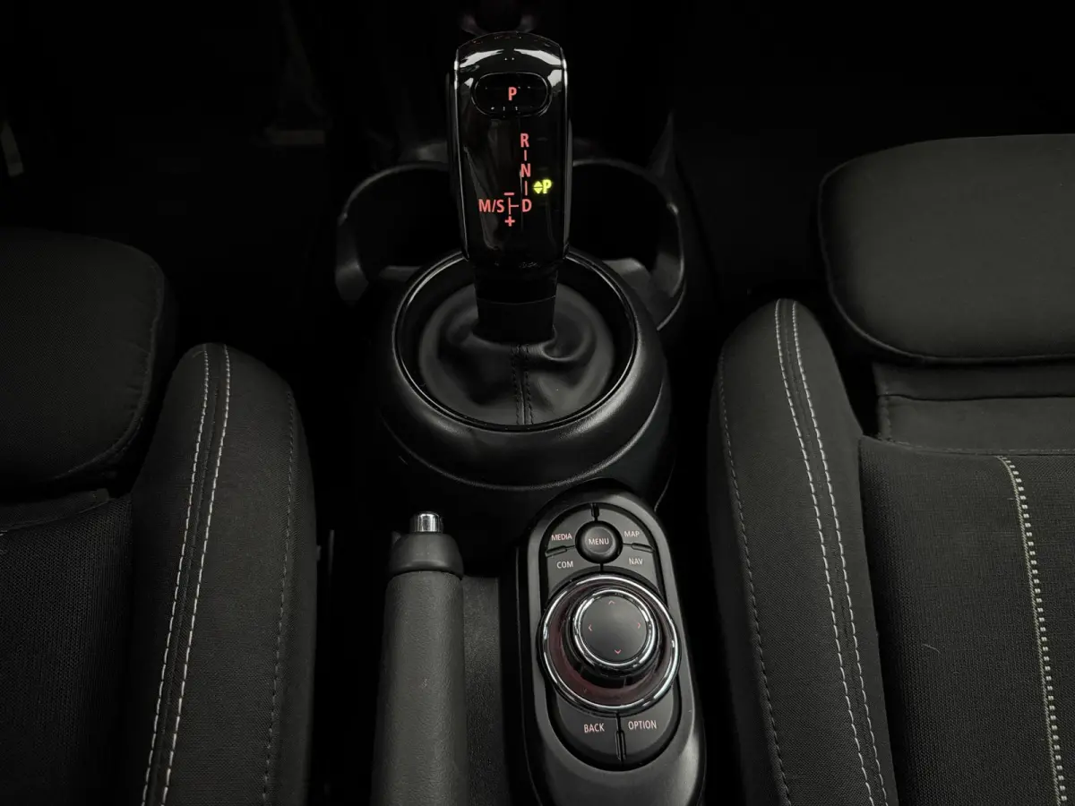 S 2.0 Premium Garantie tot 11-2027 | Dealer | Camera | Stoelverwarming