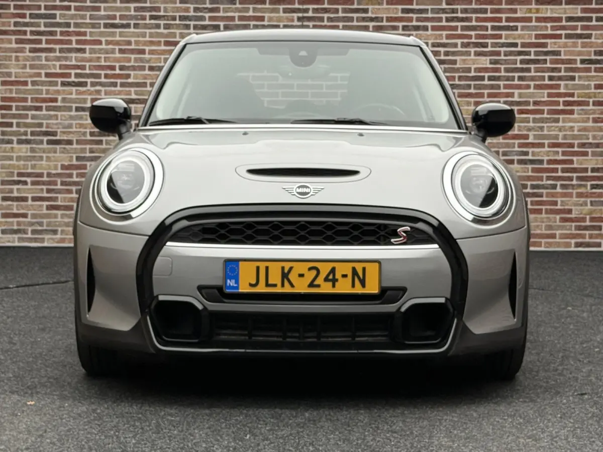 S 2.0 Premium Garantie tot 11-2027 | Dealer | Camera | Stoelverwarming