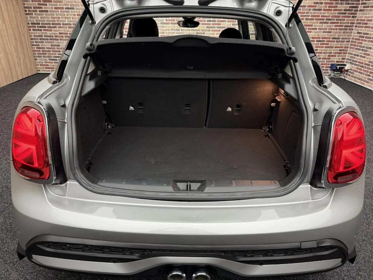 S 2.0 Premium Garantie tot 11-2027 | Dealer | Camera | Stoelverwarming