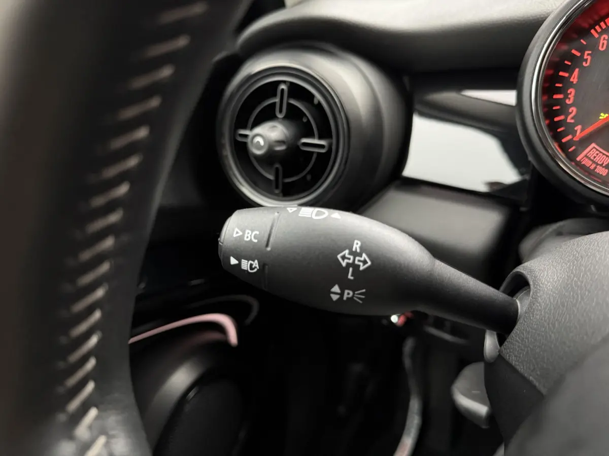 S 2.0 Premium Garantie tot 11-2027 | Dealer | Camera | Stoelverwarming