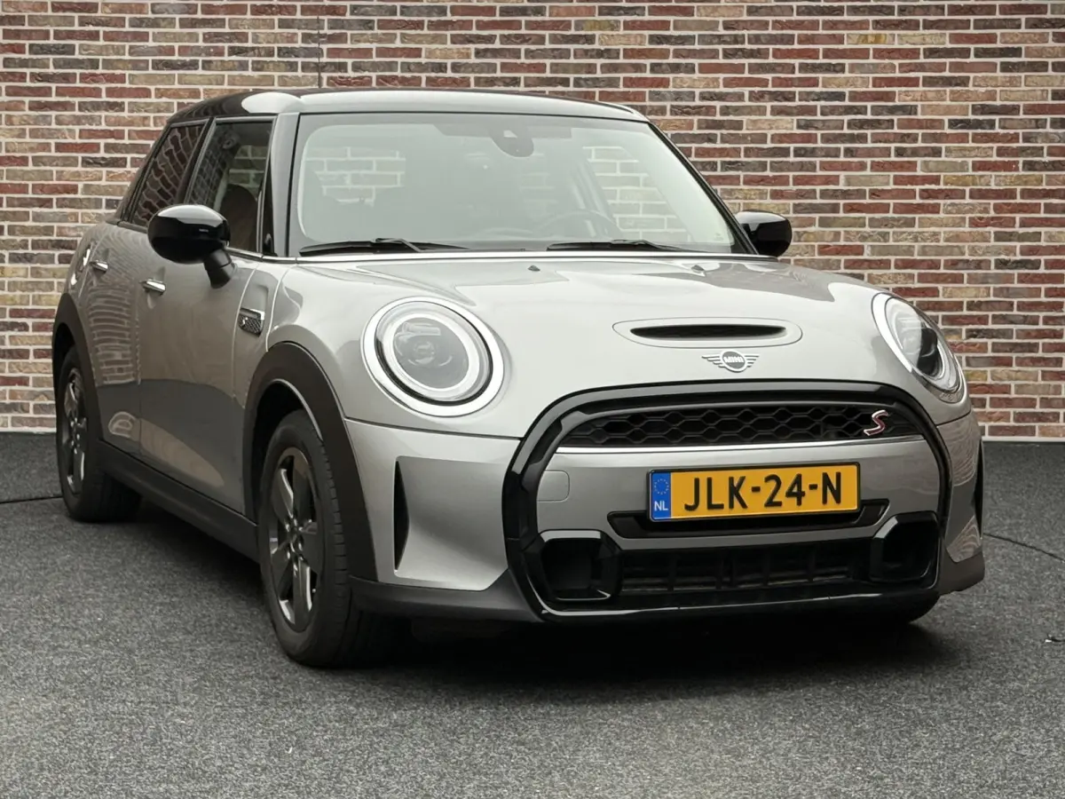 S 2.0 Premium Garantie tot 11-2027 | Dealer | Camera | Stoelverwarming