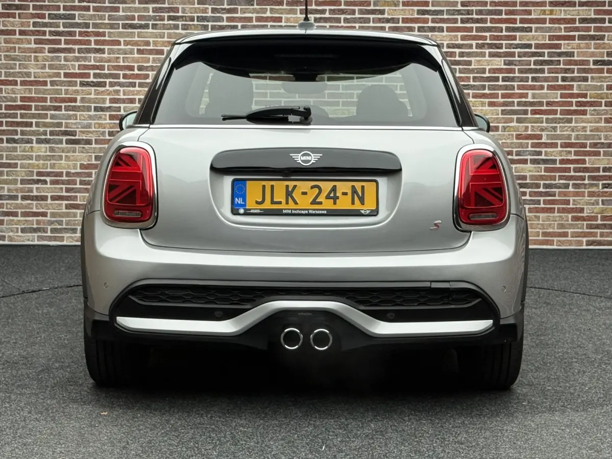 S 2.0 Premium Garantie tot 11-2027 | Dealer | Camera | Stoelverwarming