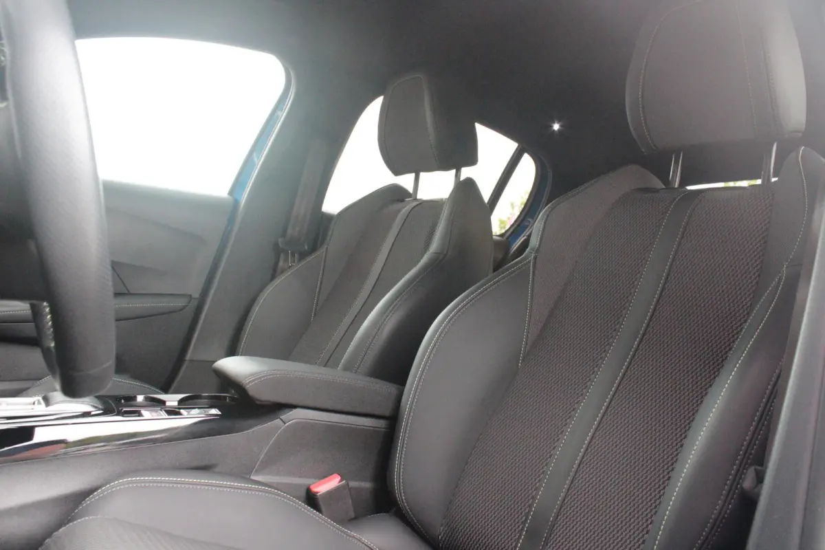 1.2 Hybrid 145PK AUTOMAAT GT | CAMERA VOOR + ACHTER | NAVIGATIE | DRAADLOZE APPLE CARPLAY/ANDROID AUTO | FULL LED KOPLAMPEN | LICHTMETALEN VELGEN 17" | DODEHOEK DETECTIE | DRAADLOZE TELEFOON