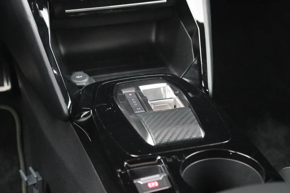 1.2 Hybrid 145PK AUTOMAAT GT | CAMERA VOOR + ACHTER | NAVIGATIE | DRAADLOZE APPLE CARPLAY/ANDROID AUTO | FULL LED KOPLAMPEN | LICHTMETALEN VELGEN 17" | DODEHOEK DETECTIE | DRAADLOZE TELEFOON